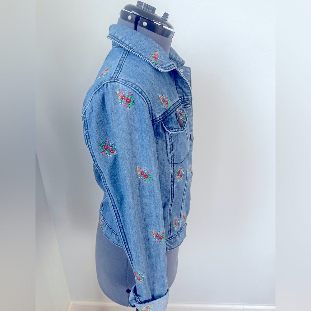 TINSEL Denim Couture Floral Embroidered Cropped Denim Jacket Medium Wash Boho M - Picture 8 of 16